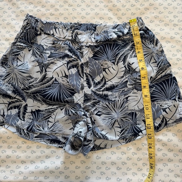 aerie Beach & Beyond Blue Tropical Palm Print Women's Small Short - Picture 3 of 6